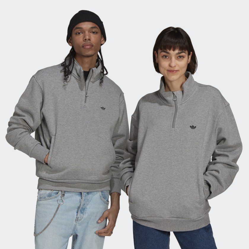 Mune-Kaymaz_E-Com_Heavyweight_Shmoofoil_1-4_Zip_Sweatshirt_-_Genderneutral_Grau_GL9944_21_model